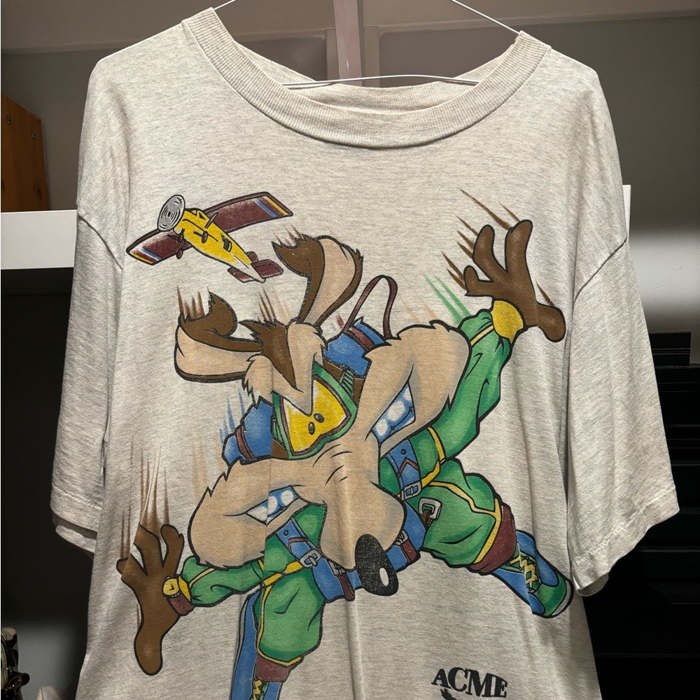 Vintage Wile Coyote Looney Tunes tee size XL